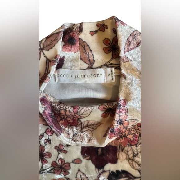 Coco + Jaimeson Velvety Floral Long Sleeve Bodysuit, Medium. - Picture 6 of 9